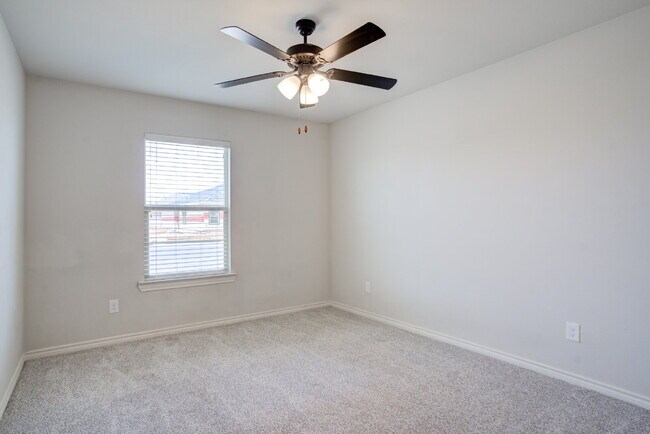 Building Photo - Modern townhome in South Lubbock