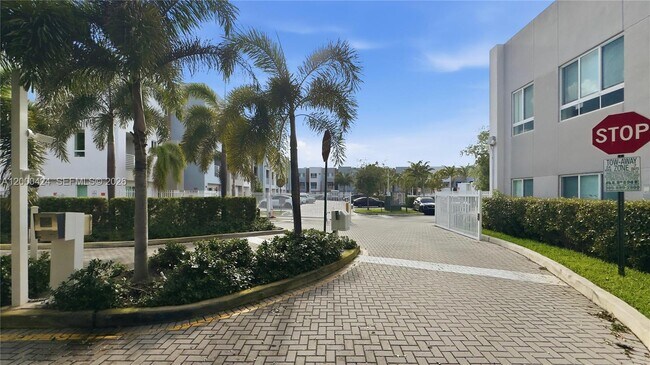 Building Photo - 2505 NE 193rd St