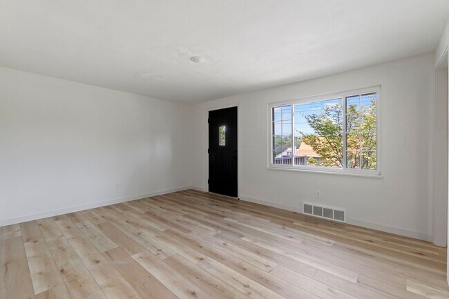 Building Photo - READY NOW!! FULLY RENOVATED 3 Bedroom in PENN HILLS