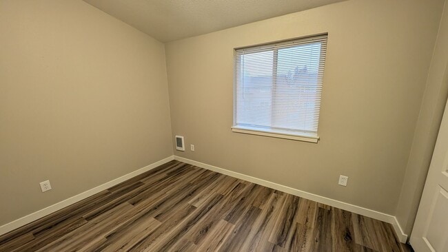 Building Photo - Wonderful townhouse in Forest Grove