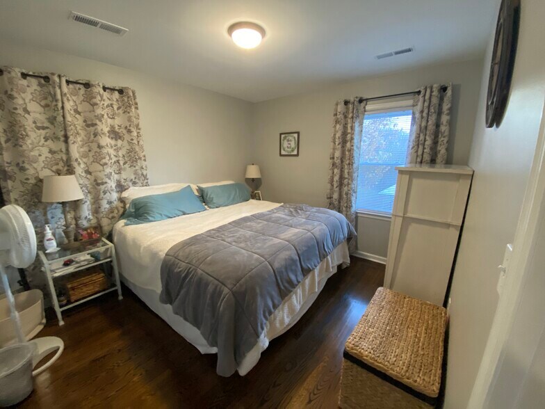 Building Photo - 1116 Sheffield Dr