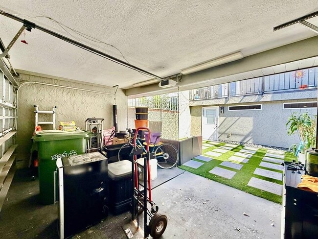 Building Photo - 162 E Davis Blvd