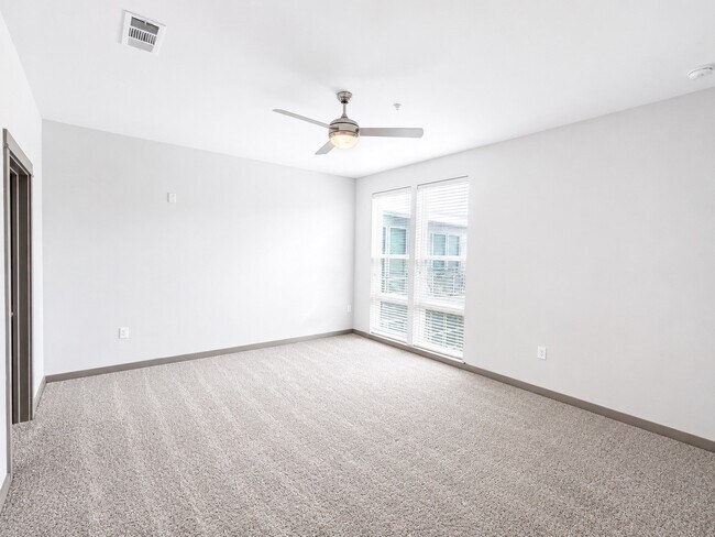 Building Photo - 1111 N Durham Dr
