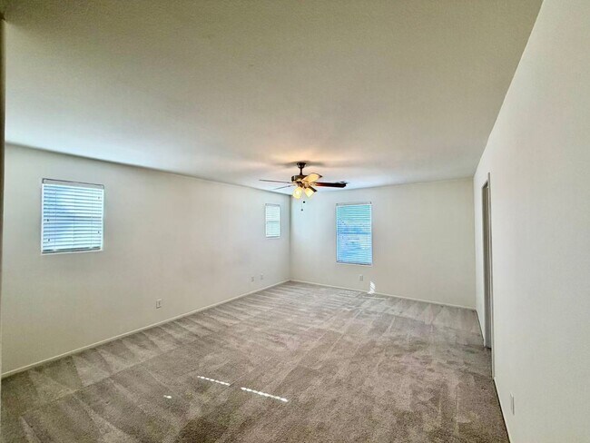 Building Photo - Beautiful 5 bedroom House