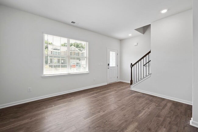 Building Photo - Brand New 5 Bedroom 3 full baths