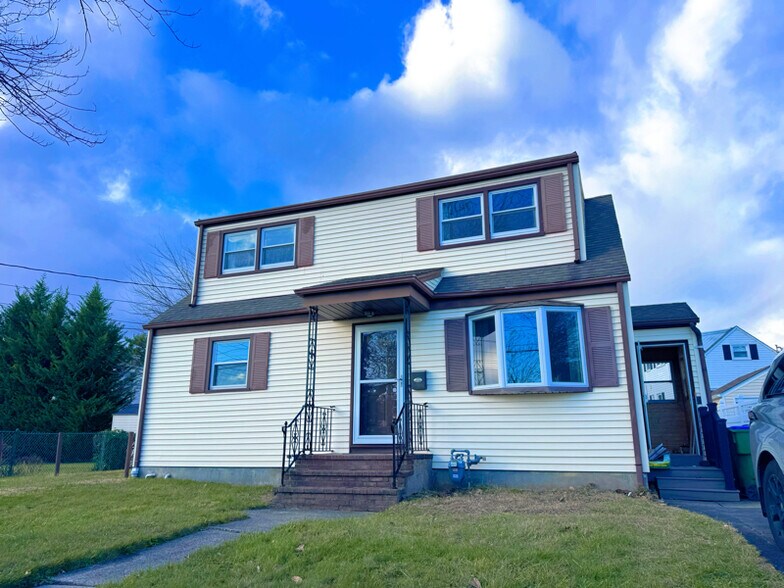 Building Photo - 3 Seymour Ave