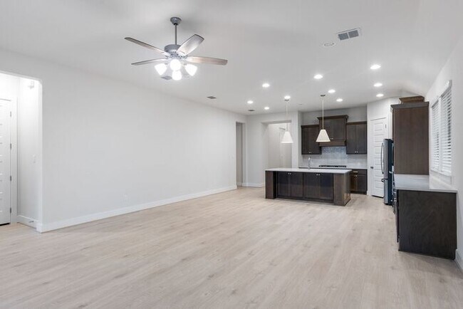 Building Photo - 626 Bay Breeze Dr