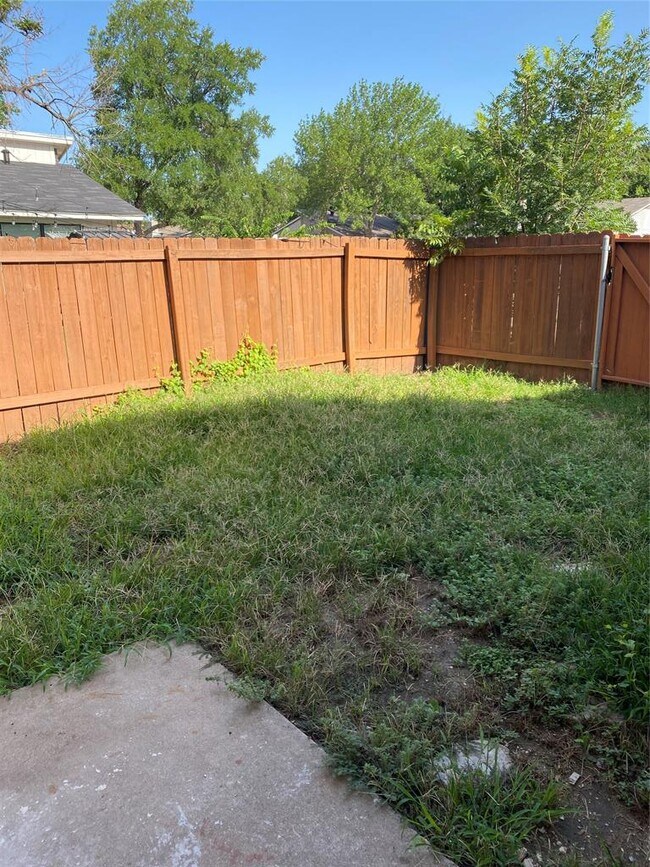 Building Photo - 10307 Burmaster Ln