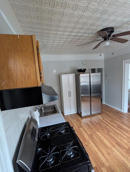 kitchen - 213 Lincoln Pl