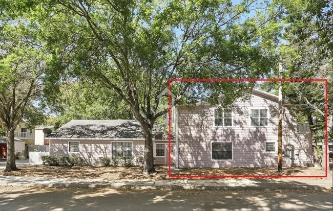 Building Photo - 820 Altaloma Ave