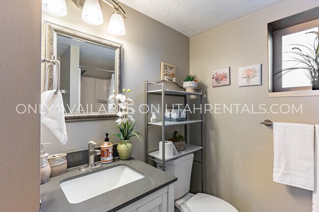 Building Photo - 2270 W 1750 N