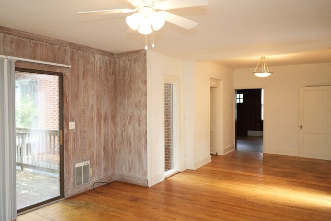 Building Photo - 2205 Stadium Rd