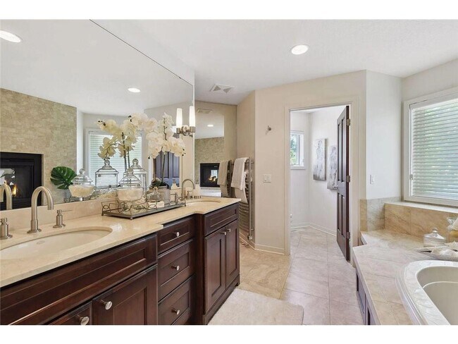 Building Photo - 6484 Ivy Way