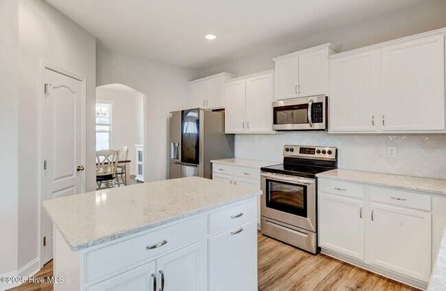 Building Photo - Single Family Home in Desirable Neighborhood