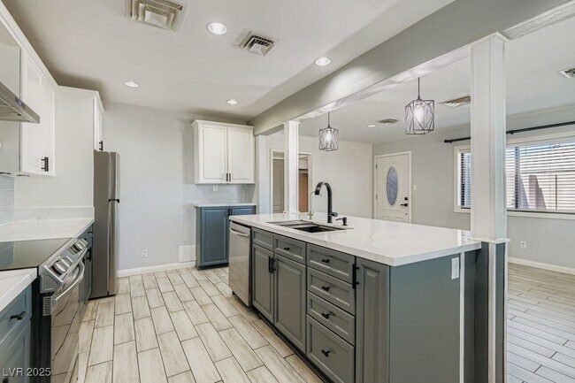 Building Photo - 419 Ilmenite Way
