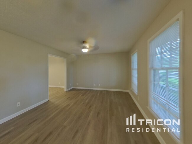 Building Photo - 2561 Falcon Ridge Dr SW