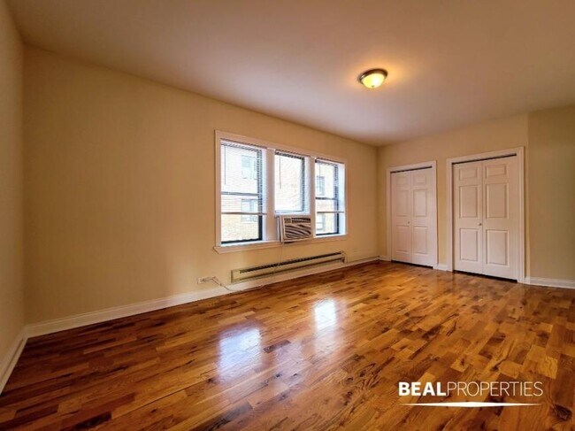 Building Photo - 1 bedroom in CHICAGO IL 60613