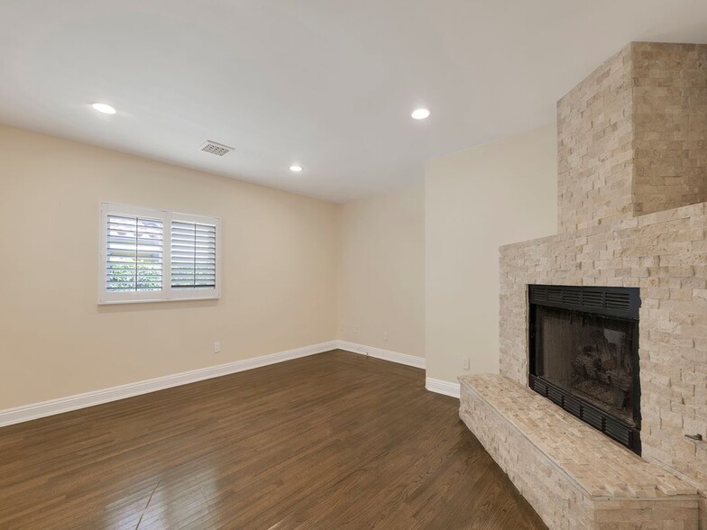 Building Photo - 4231 Stern