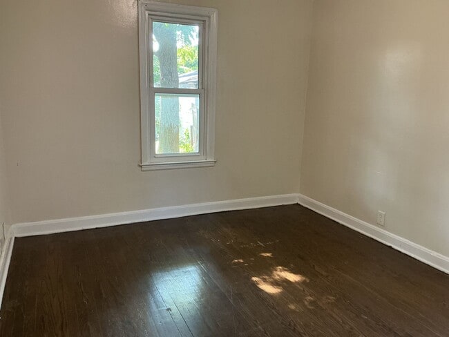 Building Photo - 3 Bedroom Single Family Home