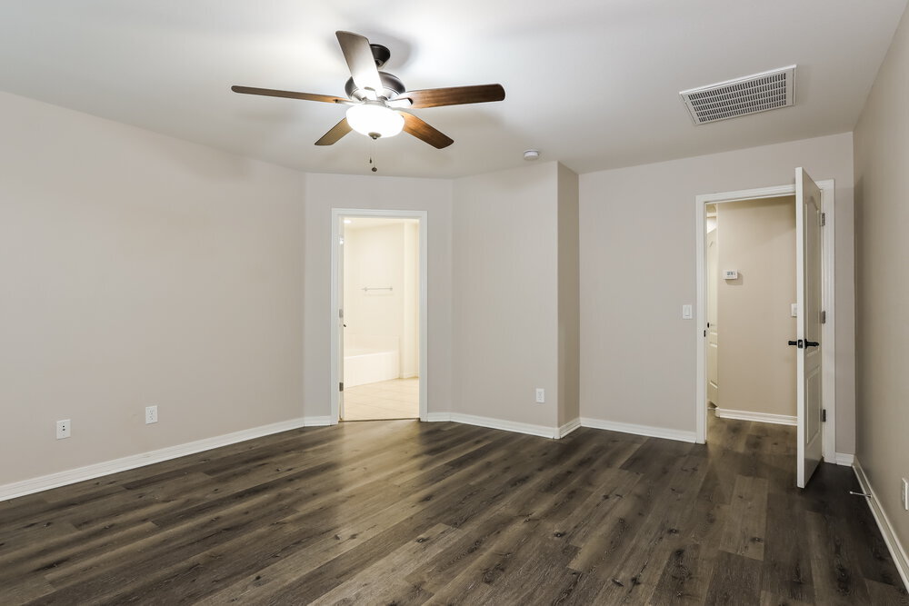 Building Photo - 4393 W Crescent Rd