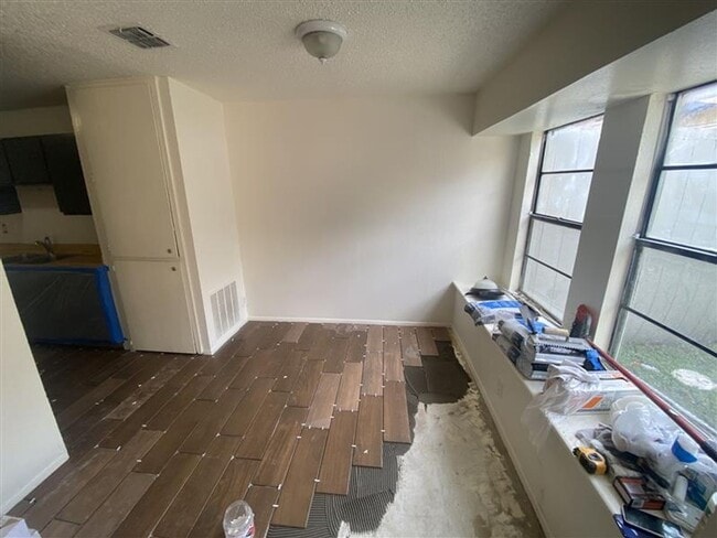 Building Photo - Large 2/2 duplex with a 2 car carport