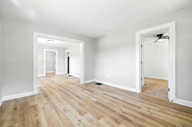 Building Photo - 2526 Caroline Ave