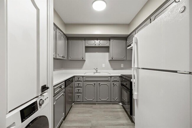 Building Photo - 5050 Ambassador Way