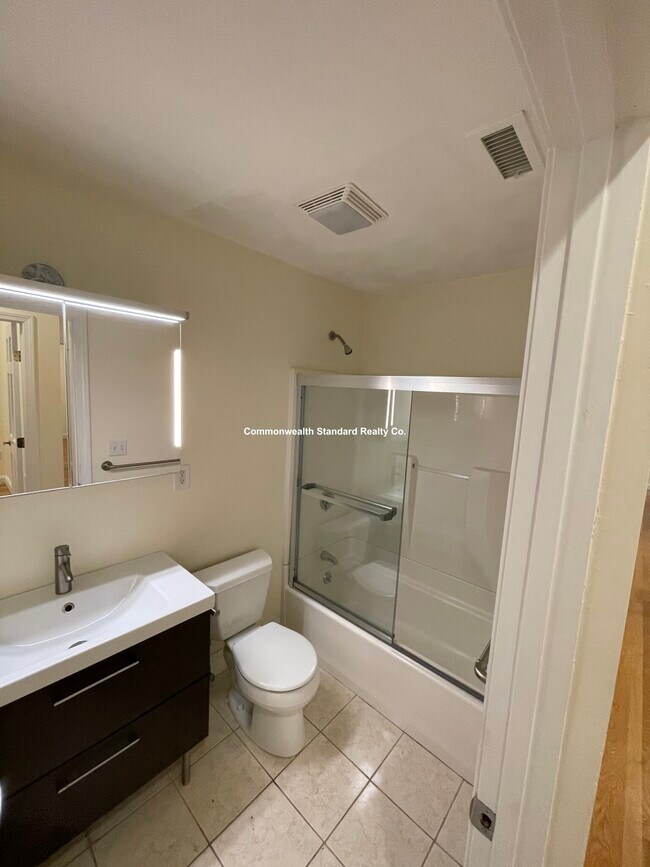 Building Photo - 1801 Beacon St