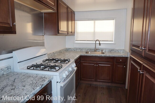 Building Photo - 2 br, 1 bath House - 2985 E Childs