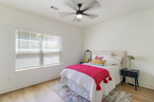 Building Photo - 1107 W 9th Ave