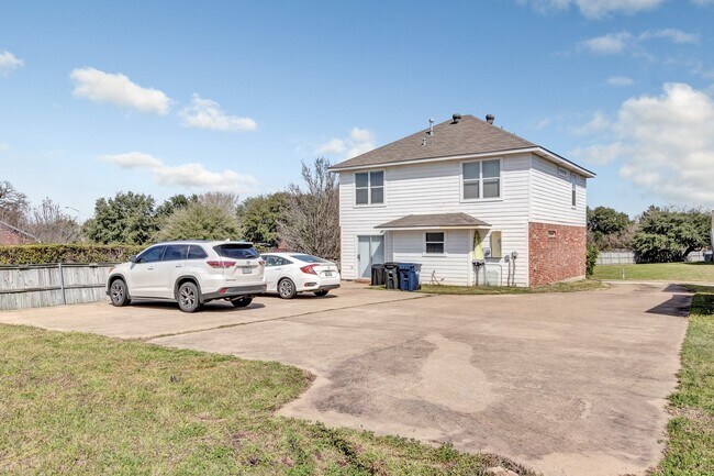 Building Photo - 2400 Pintail Loop