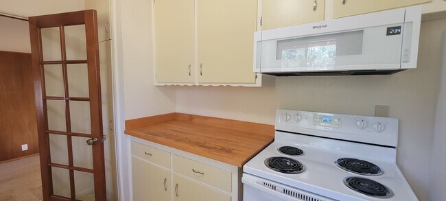 Building Photo - 8171 Deschutes Rd