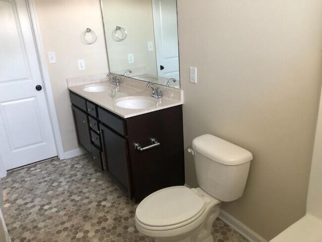 Building Photo - 2 bedroom, 2.5 bath townhouse in Sneads Ferry Justice Farm Townhome community