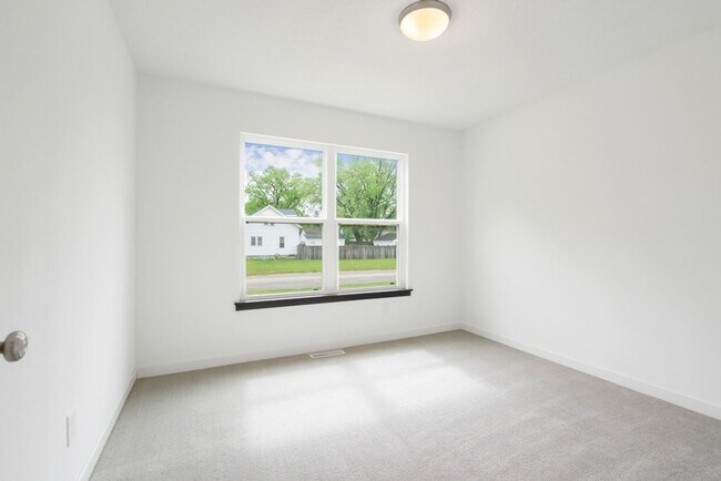 Building Photo - 127 Axlewood Dr