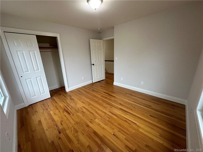 Building Photo - 562 Light St