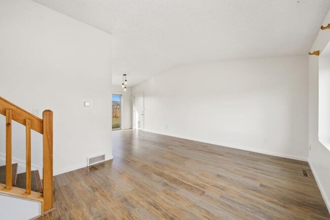 Building Photo - 569 S Edinburgh Dr