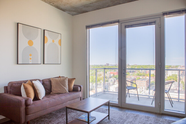 Building Photo - 1840 N Farwell Ave