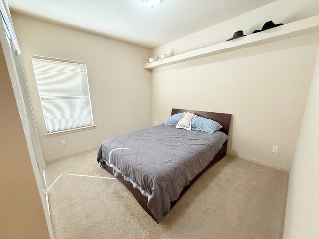 Building Photo - 5703 Ireland Dr