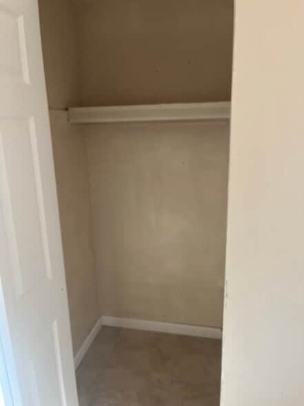 Building Photo - 3913 S Queen Palm Dr