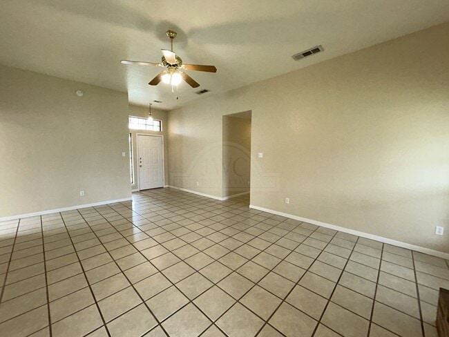 Building Photo - 405 Diana Ln