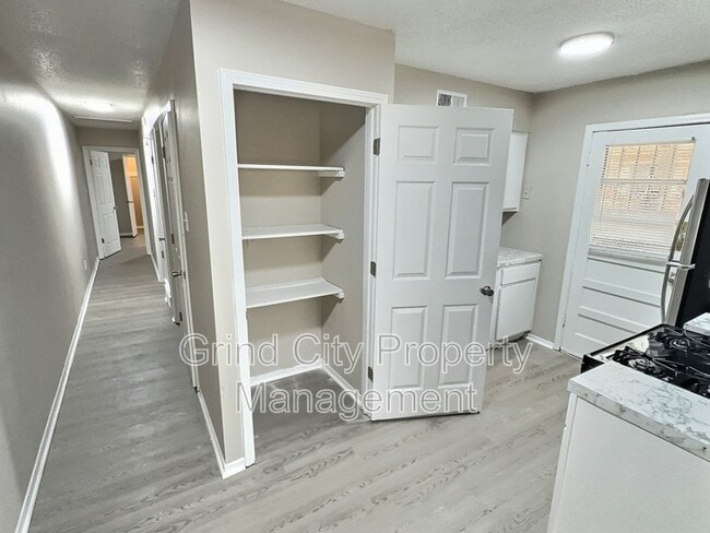 Building Photo - 915 Pope St