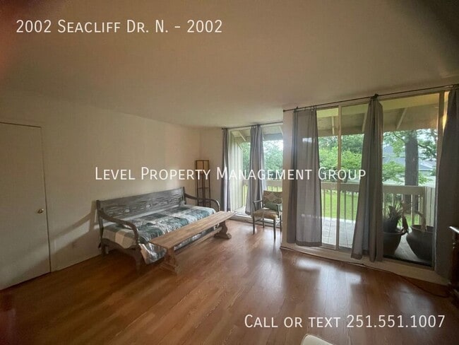 Building Photo - 2002 Sea Cliff Dr N