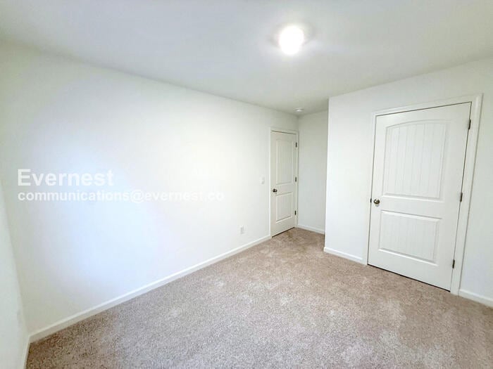 Building Photo - 241 Koslin Lp