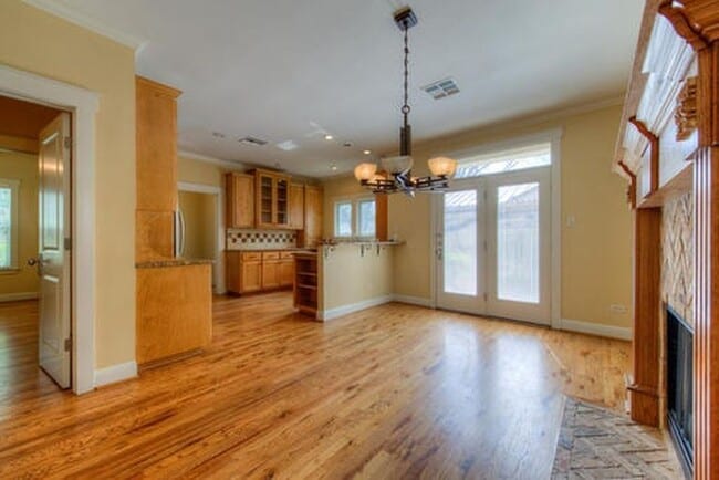 Building Photo - 4527 Avenue B