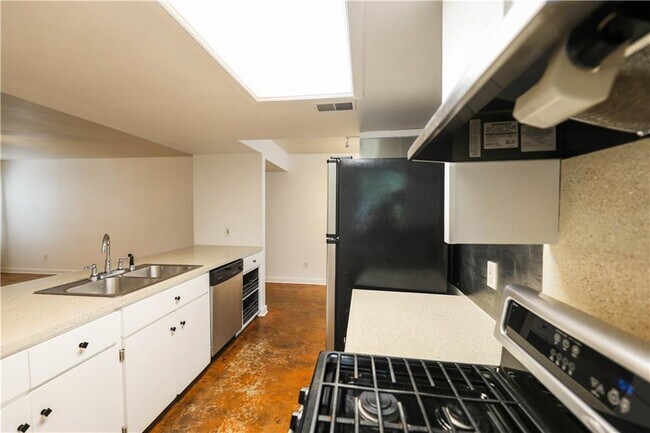 Building Photo - 1305 Lorrain St