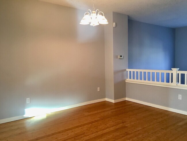 Building Photo - Gorgeous and Spacious Townhome in Waneka L...