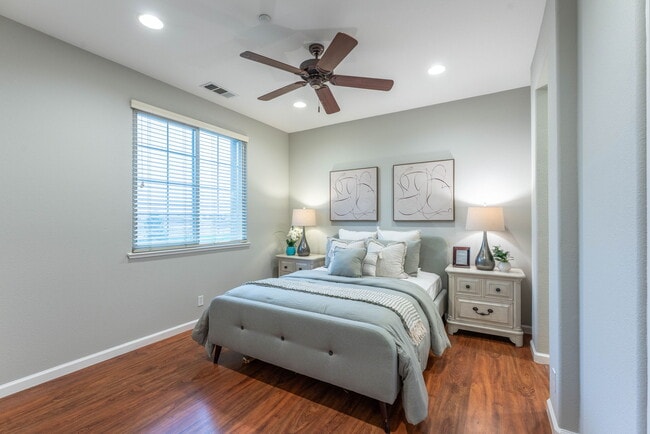 Building Photo - 1070 Tourmaline Ter