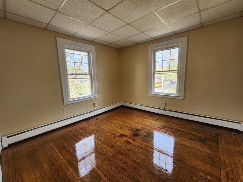 Building Photo - 206 Sherman Ave