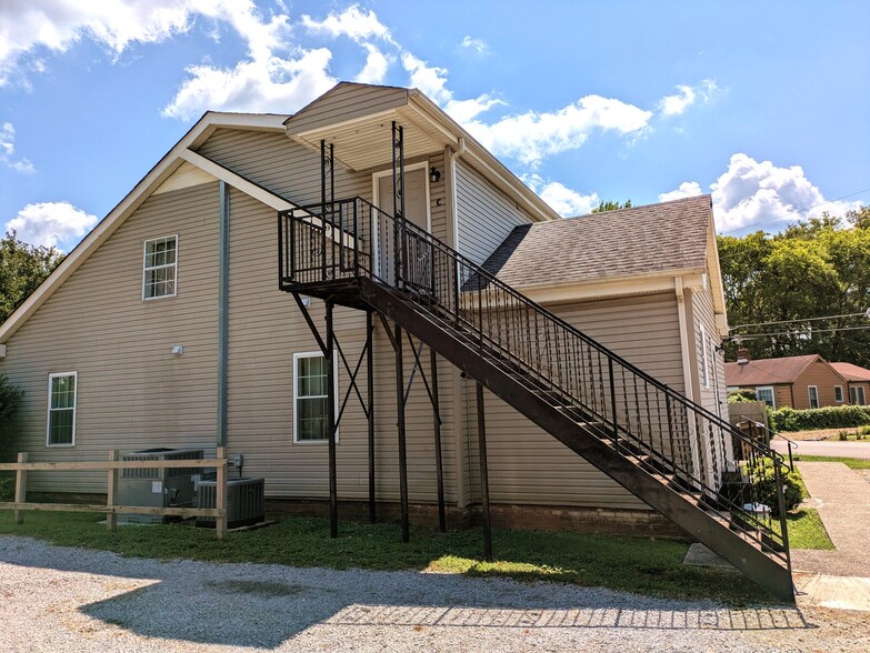 Building Photo - 401 Kingwood Dr