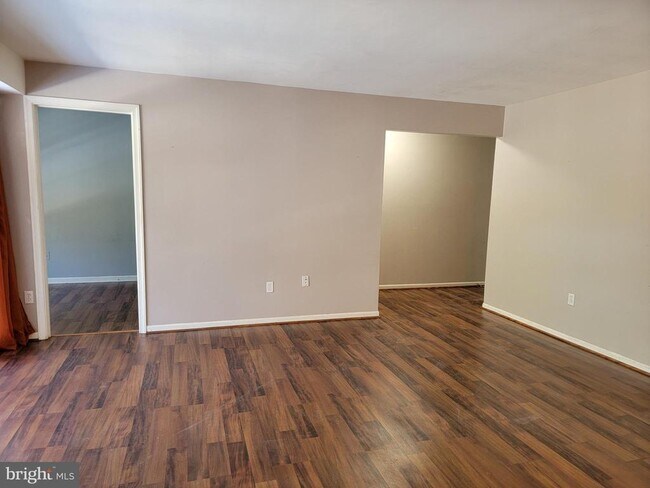 Building Photo - 9220 Niki Pl